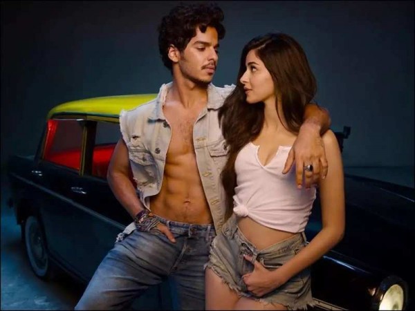 Ishaan Khattar arrived at Ananya Pandey’s house with a bouquet