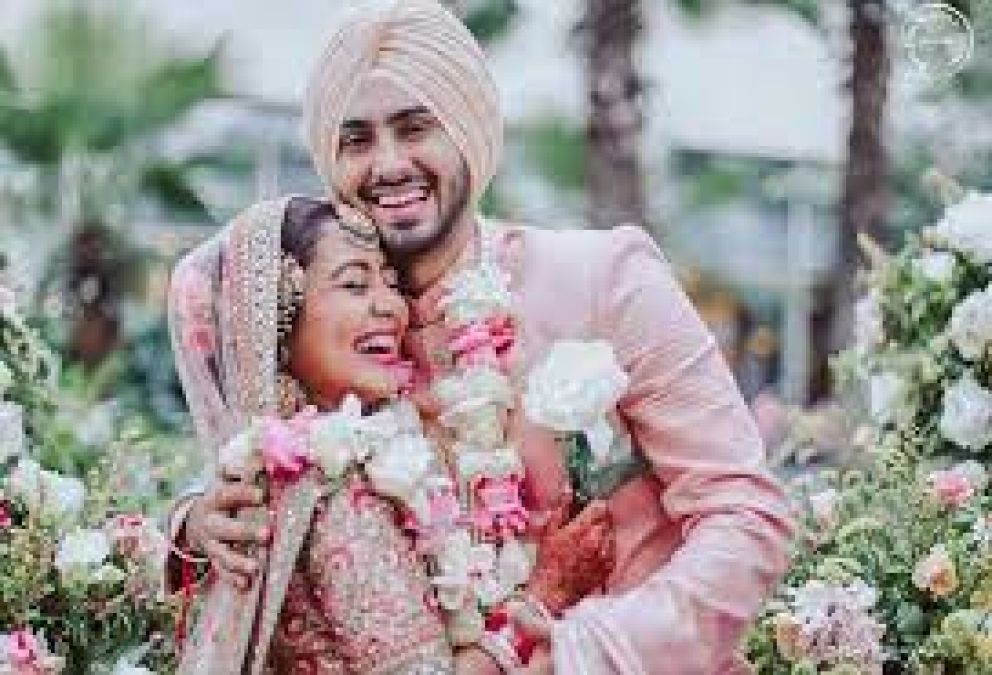 नेहा-रोहनप्रीत की शादी को 1 साल हुआ पूरा, भाई टोनी कक्कड़ ने अनोखे तरीके से दी बधाई