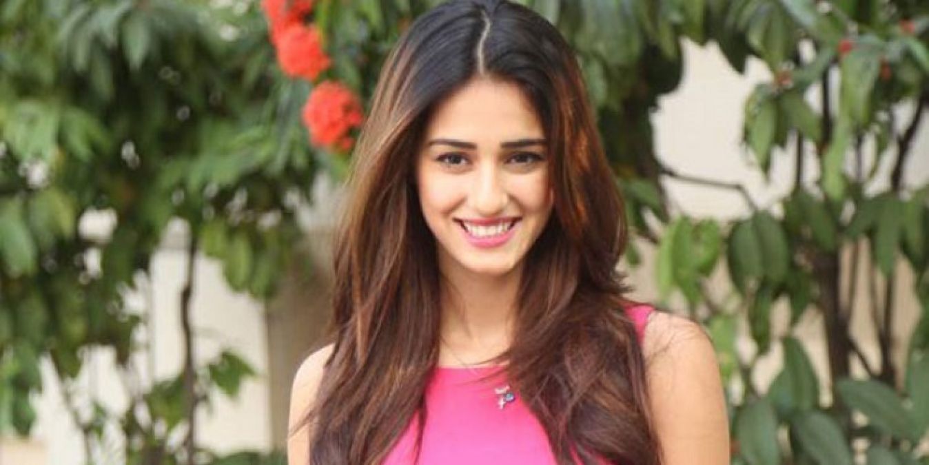 Disha Patani sets fire in a black dress, see pictures