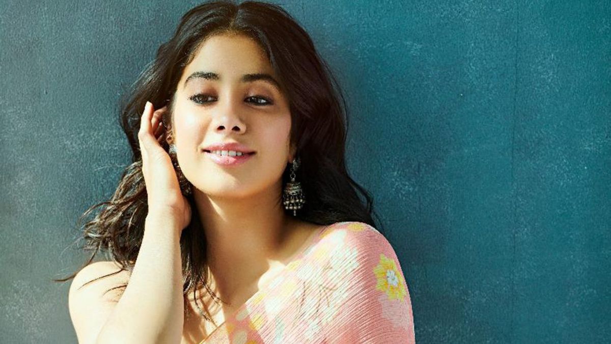 Janhvi Kapoor slaying in a pink mini dress, see pictures