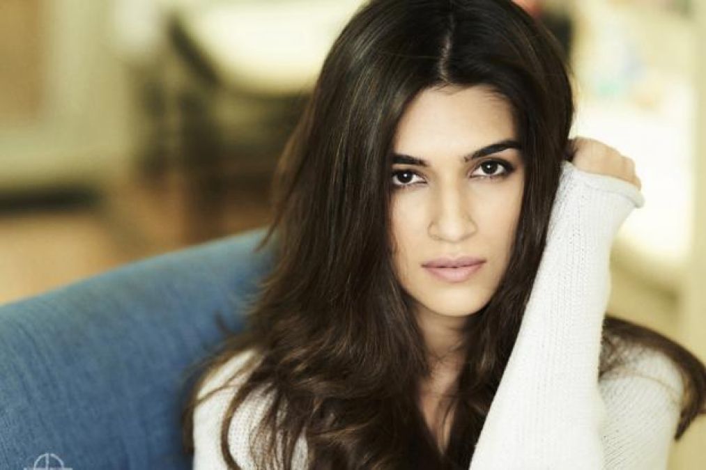 Kriti Sanon shares a very stylish photo, see her amazing pic!