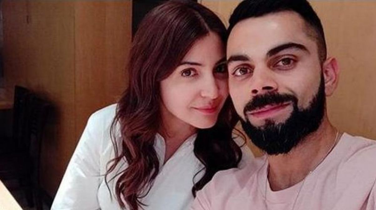 Virat Kohli with wife Anushka Sharma spotted on the beach