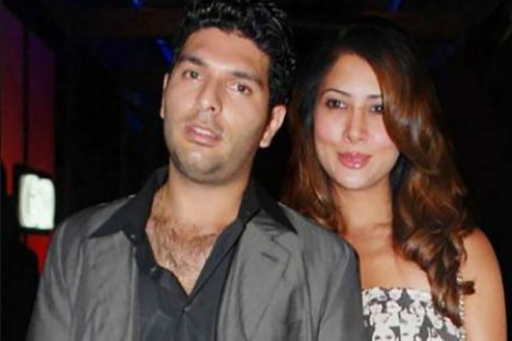 Yuvraj Singh gives fun comments on Kim Sharma's throwback picture