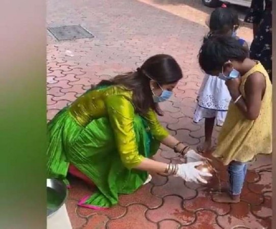 अष्टमी के अवसर पर शिल्पा शेट्टी ने किया कन्या पूजन, साझा किया ये अद्भुत वीडियो