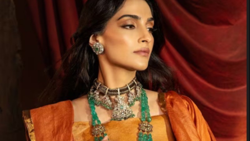 Sonam wore a dress made of Multani clay