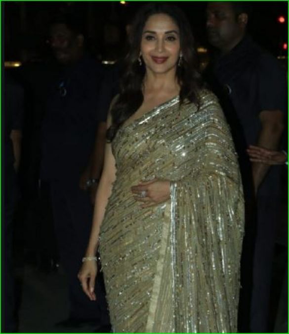 Madhuri Dixit looks very attractive at Diwali party, shared picture