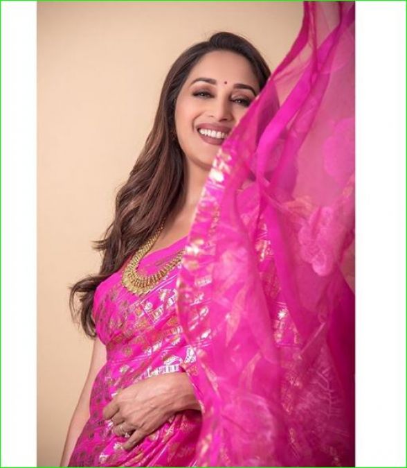 Madhuri Dixit looks very attractive at Diwali party, shared picture