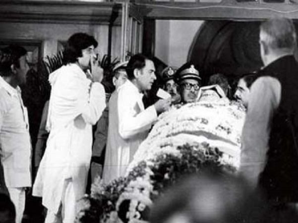 इंदिरा गांधी की Death Anniversary पर देखें फ़िल्मी सितारों संग उनकी कुछ दुर्लभ तस्वीरें