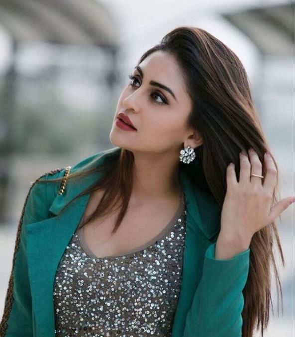 Another film for Krystle D'Souza will now be seen with this famous actor
