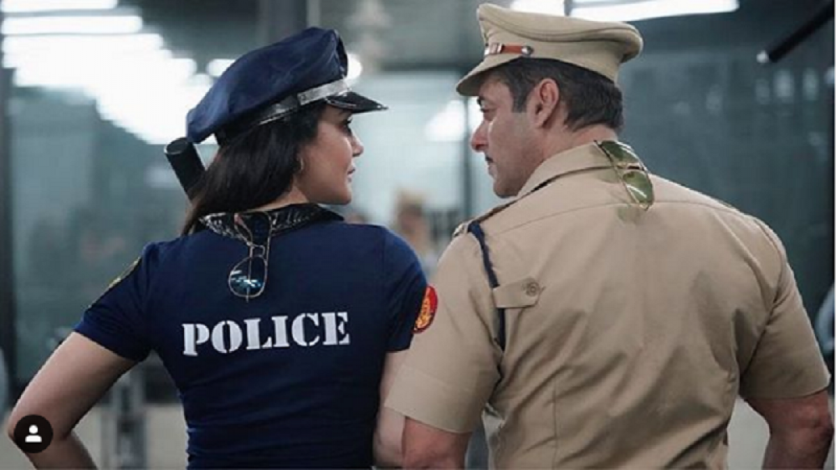 Preity Zinta was seen in the police getup on the set of 'Dabangg 3', shared her look!