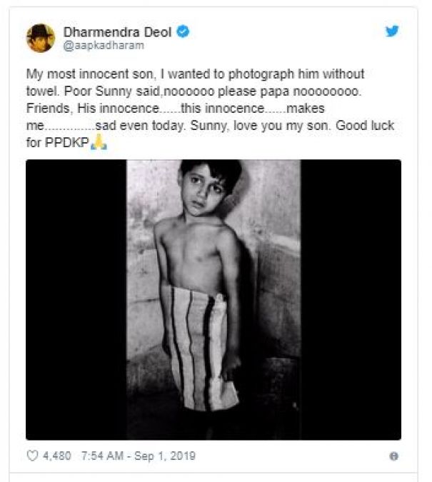 Dharmendra was clicking photo of Sunny Deol without towel, Here's how he reacted