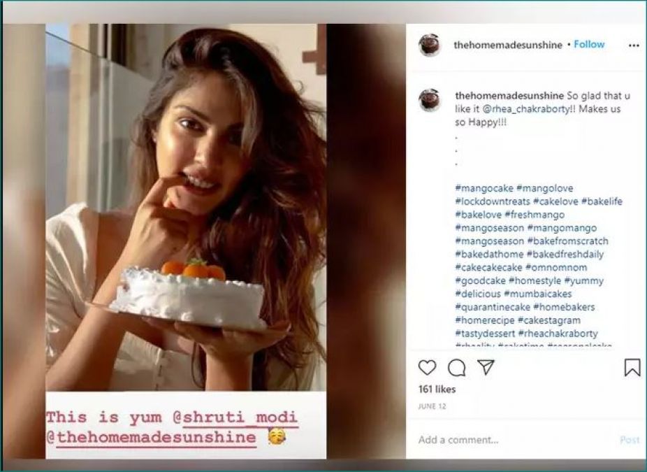 Was Rhea Chakraborty present in Sushant's house on June 12? pictures created ruckus