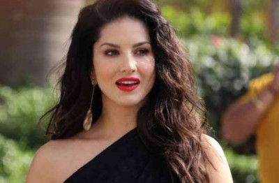 Sunny Leone sets water on fire, picture engulfing social media