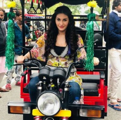 So, for this reason, Amyra had to become an e-rickshaw driver, know what she said...