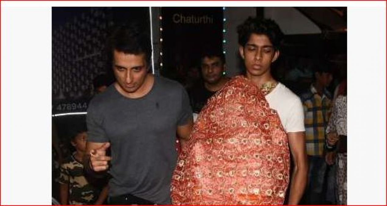 Sonu Sood has been welcoming Bappa in his house for 18 years, see photos!