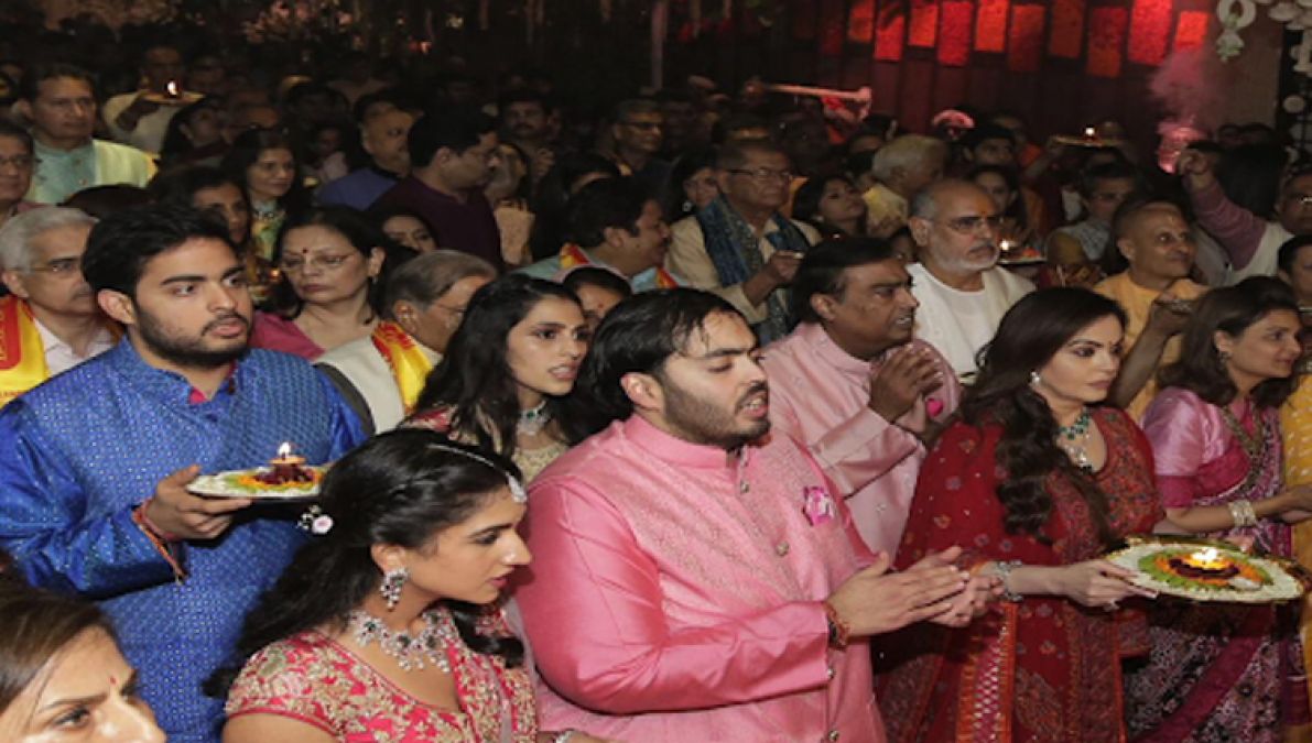 This is how Bappa was welcomed in the Ambani family, watch the unseen video!