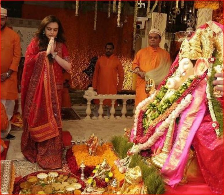 Ganeshotsav celebrated in the Ambani family, celebs seen in traditional style