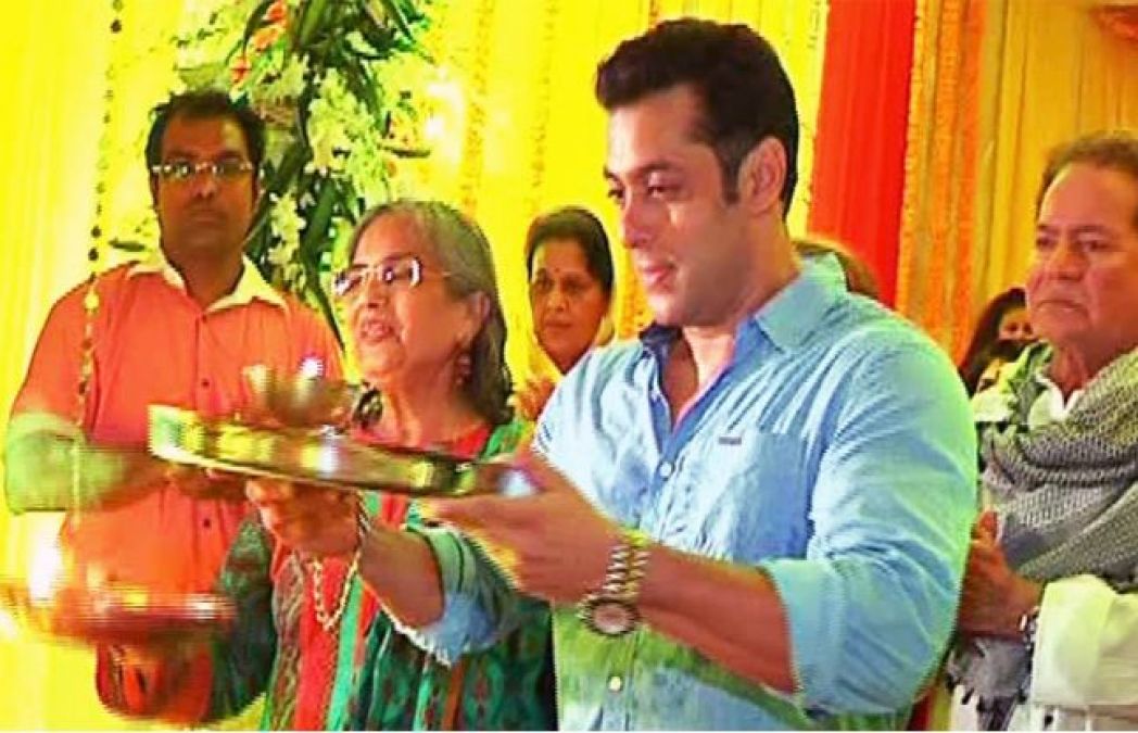 Salman has been welcoming Bappa at home for years, but does not know how to perform Aarti!