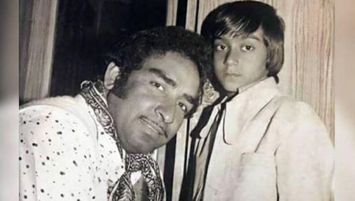 शिक्षक दिवस पर अजय को याद आए पापा वीरू, शेयर की बचपन की फोटो