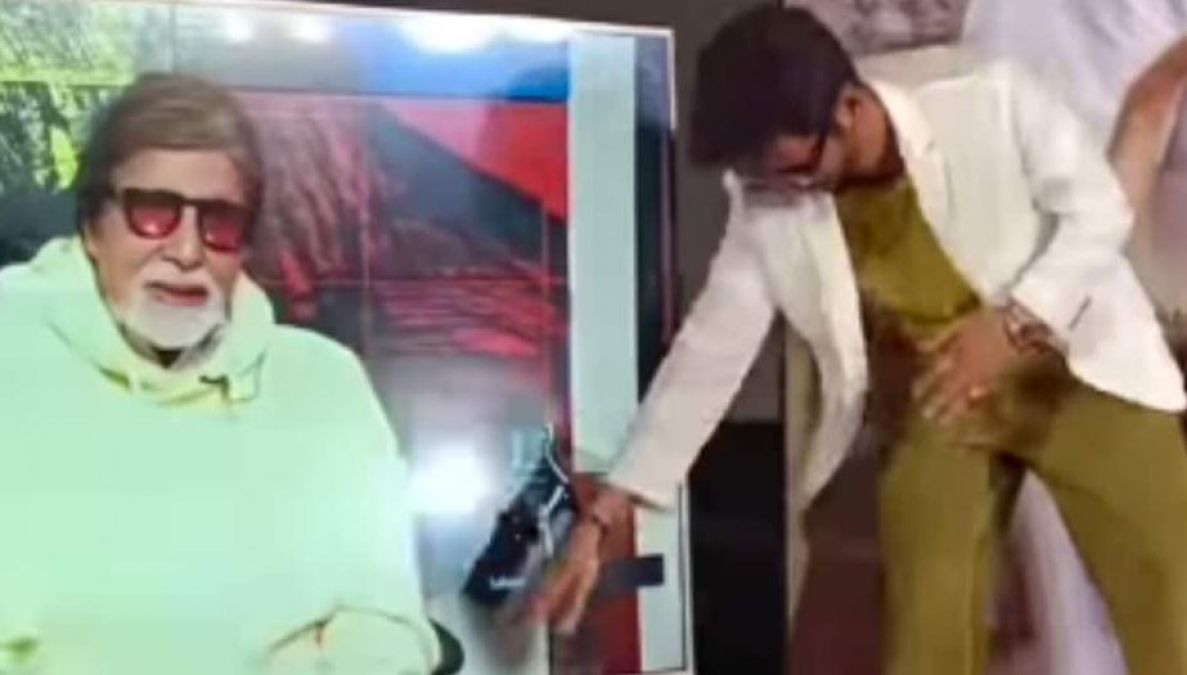 एक दूसरे से मिलते ही अमिताभ बच्चन और सुनील ग्रोवर छुने लगे पैर, इंटरनेट पर छाया VIDEO