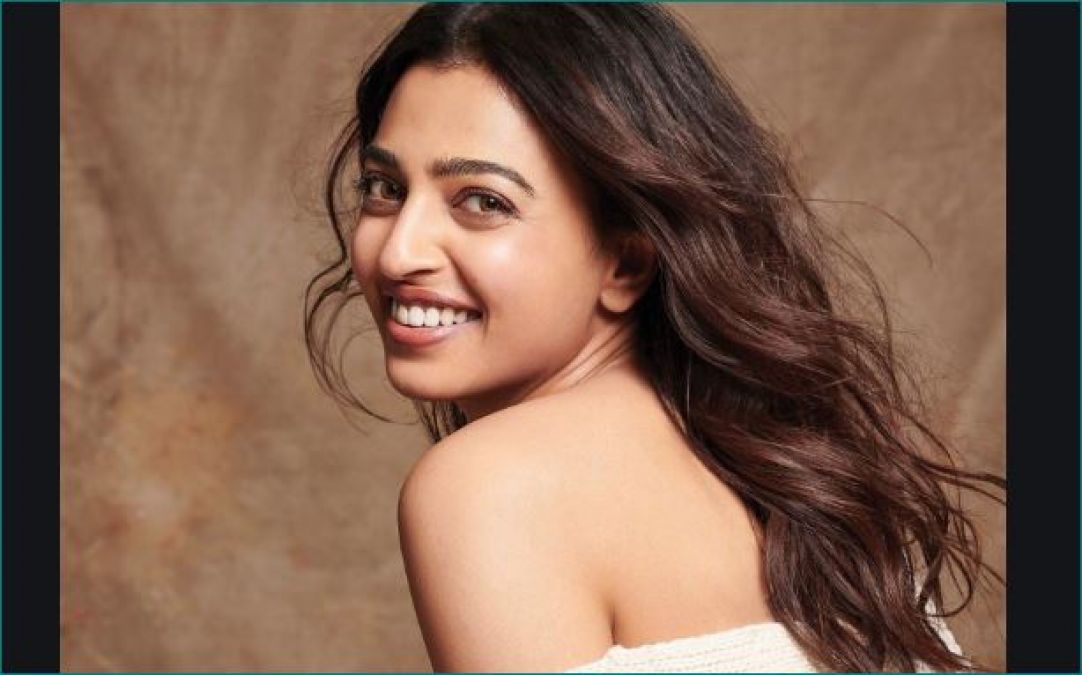 Birthday Special: When Radhika Apte wore Saree with holes in her marriage