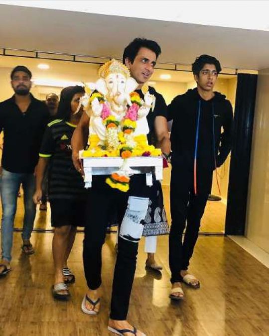 VIDEO: Sonu Sood Bid Farewell to Lord Ganesha, see photos