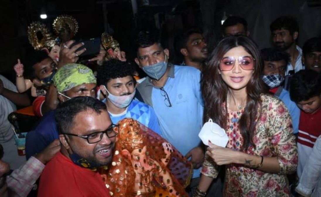 Shilpa Shetty arrived from Lalbagh to collect Ganpati with joy