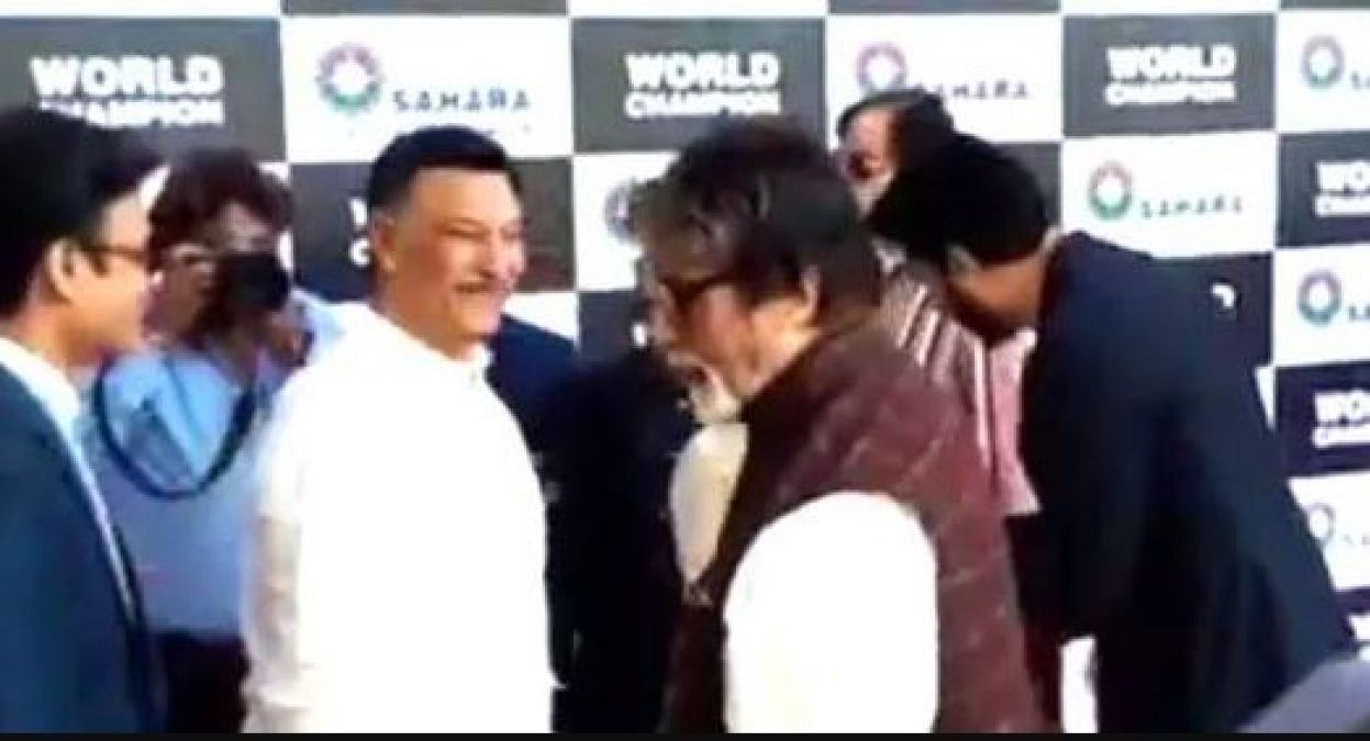 VIDEO: Abhishek Bachchan-Vivek Oberoi hugged each during an event