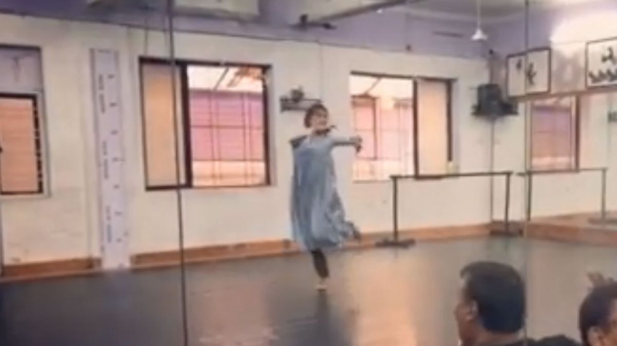 This beautiful actress dances on Deepika's song, video goes viral