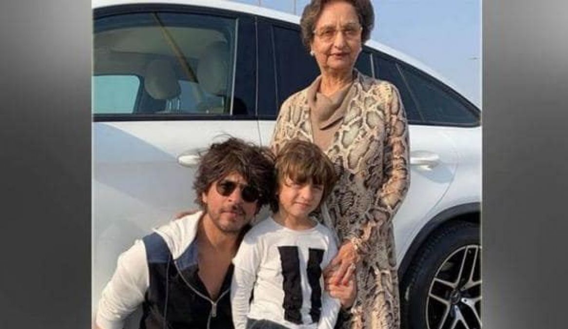 Gauri Khan shares an unseen picture of Shah Rukh Khan and AbRam with a mysterious woman