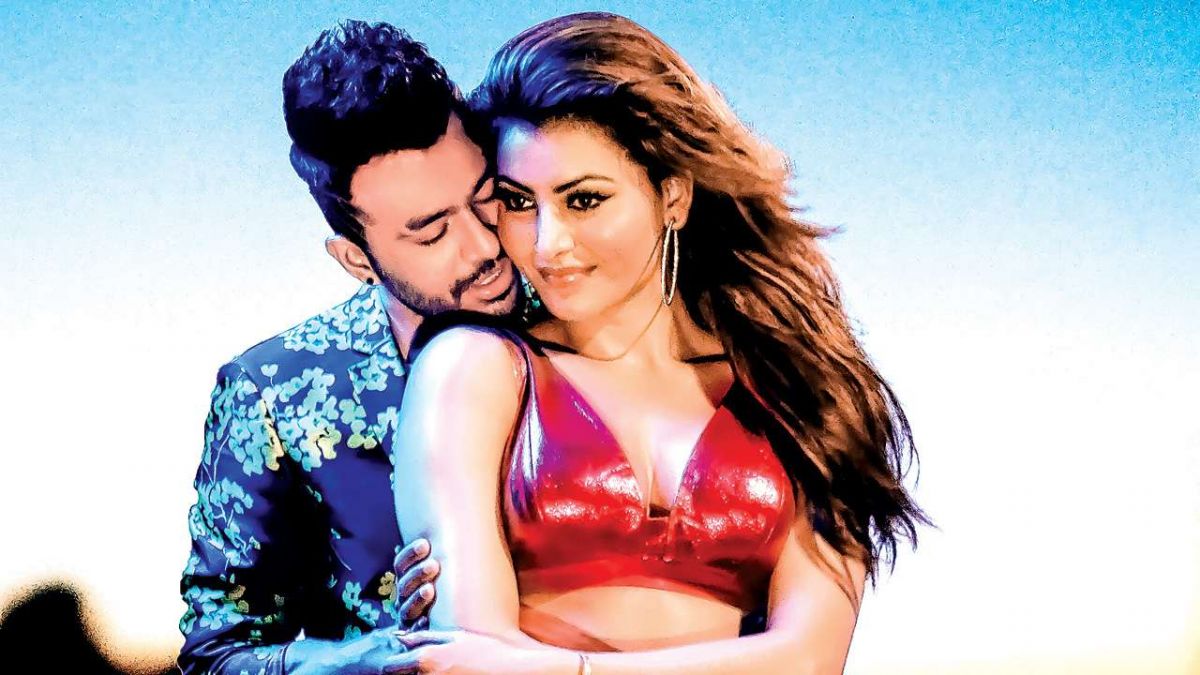 Urvashi is again set to win hearts with her killing dance moves in Tony Kakkar's song