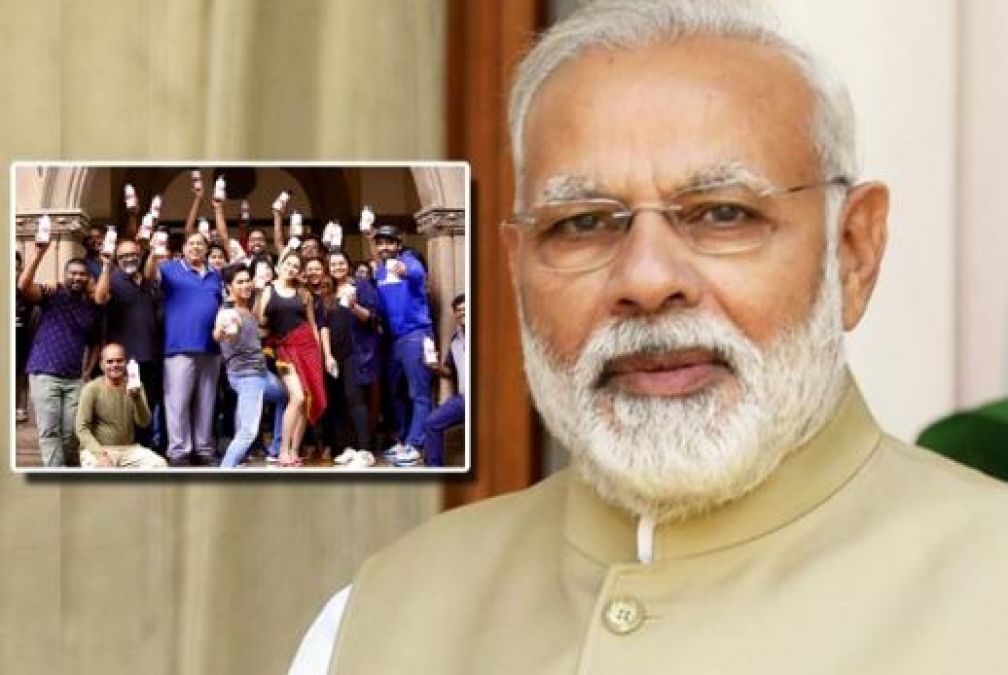 PM Narendra Modi praises team of Coolie No 1 for this reason