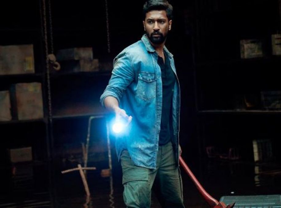 Vicky Kaushal was caught by a ghost, actor was seen drowning in water!