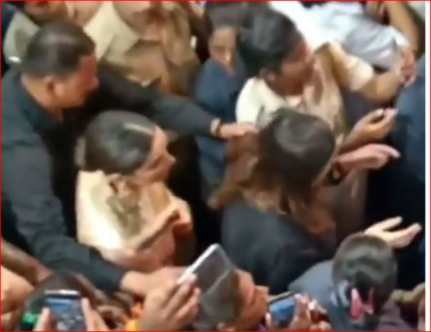 Video: Deepika Padukone mobbed by fans at Lalbaugcha Raja Ganpati pandal