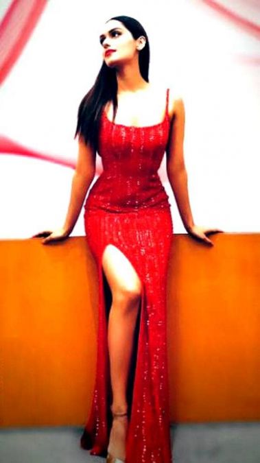 Manushi looked very hot in a red dress, these pictures will make your day