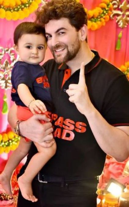 Neil Nitin Mukesh also immersed Bappa, came like this with his 1-year-old daughter!