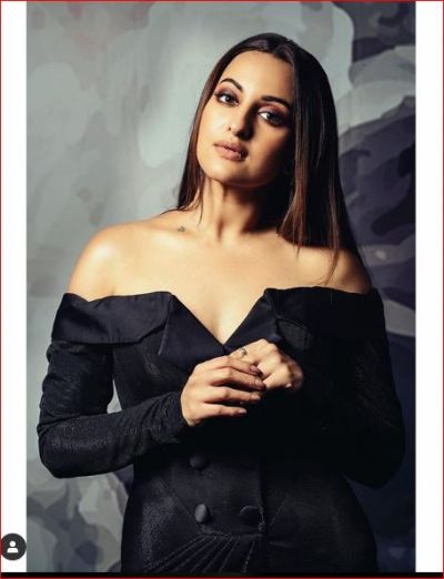 Sonakshi Sinha becomes 'Black Magic Woman', See pictures
