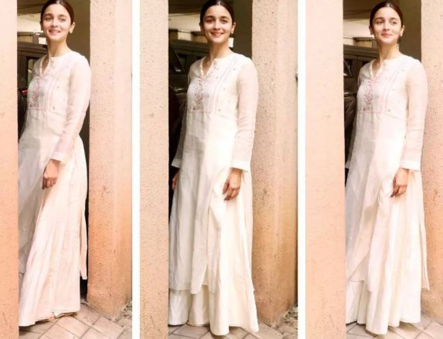 What is the secret of Alia's ethnical avatar, why does she adopt this style to meet Bhansali?