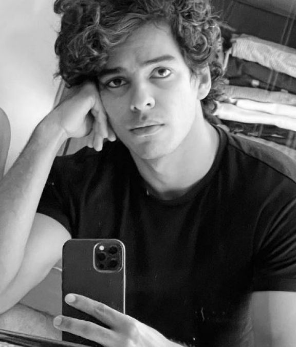 First look of Ishaan Khatter's 'Pippa' released, actor seen in stunning style