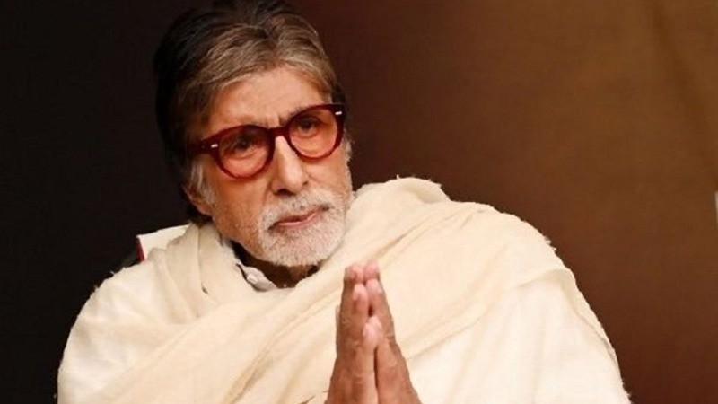 After all, on what did Amitabh bow in front of his father?