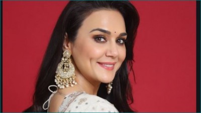 Preity Zinta gets fully covered food during quarantine in Dubai, video goes viral