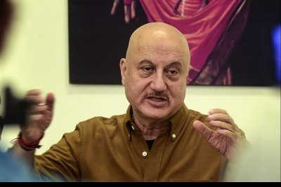 Anupam Kher over India's watch not in Apple Store, expressed anger by sharing video