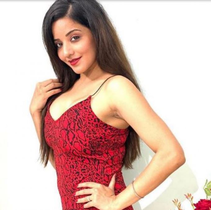 Monalisa flaunts her red dress, check out pictures