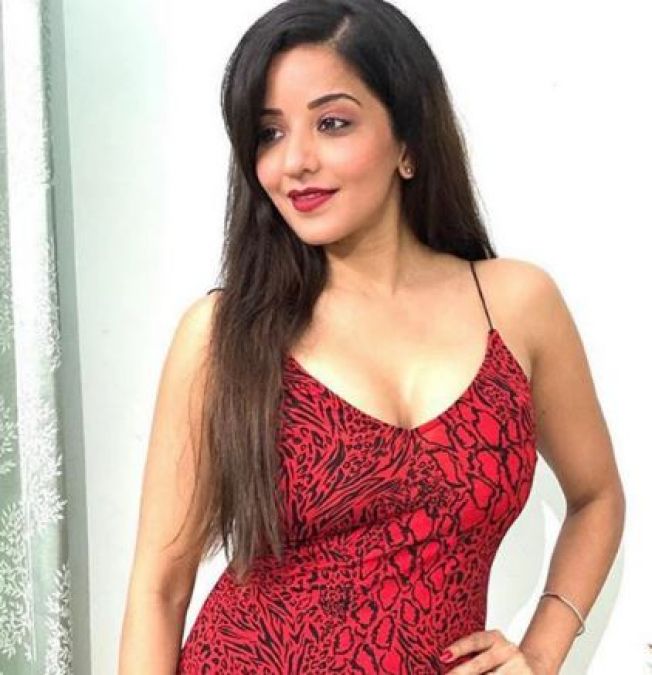 Monalisa flaunts her red dress, check out pictures