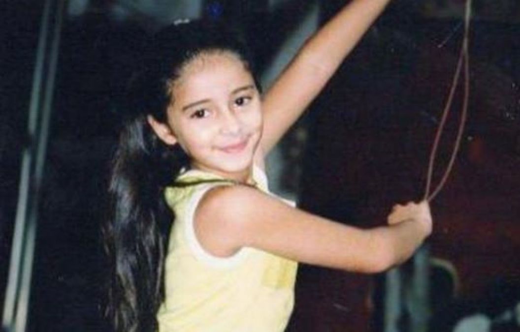 This actress looks very cute in childhood, mother shared a photo