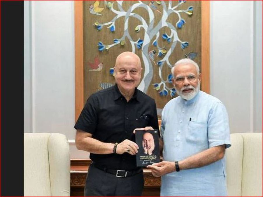 These Bollywood Stars are big fans of PM Modi, Pictures are proof