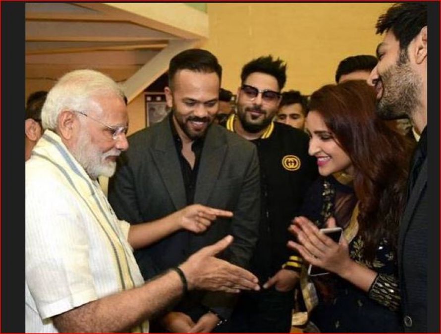 These Bollywood Stars are big fans of PM Modi, Pictures are proof