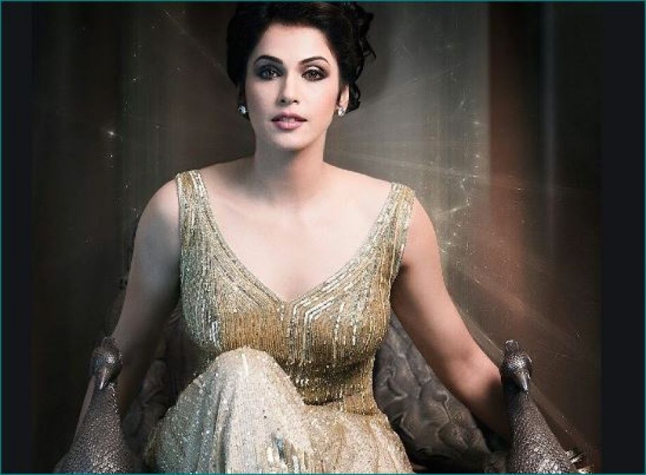 Isha Koppikar popularly known as 'Khallas Girl', flopped after giving few hits