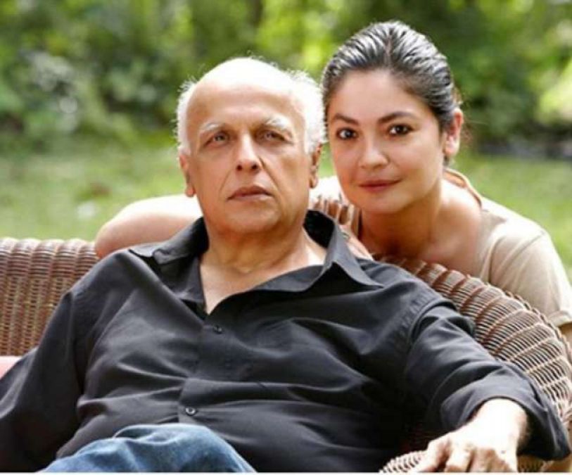 Birthday: Mahesh Bhatt has changed his religion for marriage, kissed his daughter