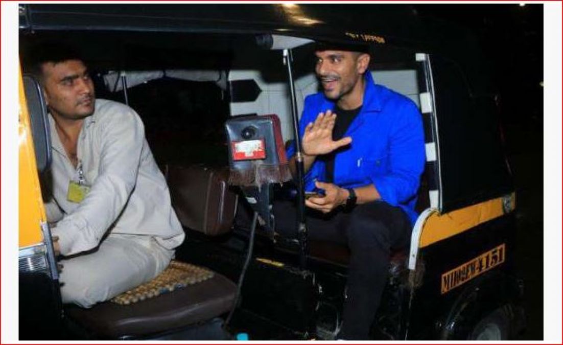 Angad Bedi left his luxury car and traveled in an auto, posed like this